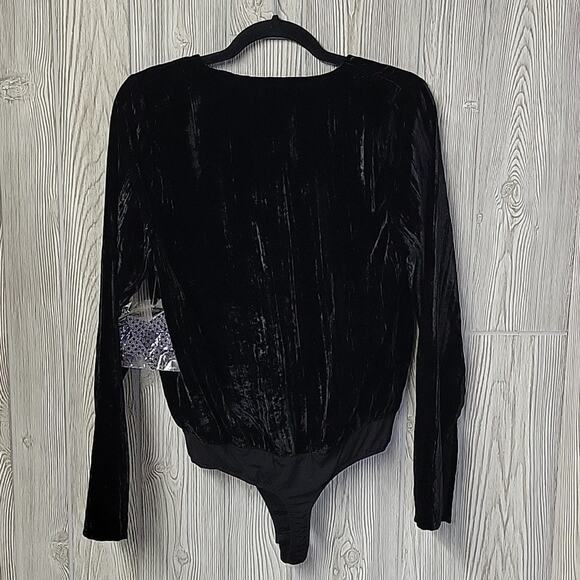 Good American Black Velvet V Neck Bodysuit Top Womens Size 2 Medium NWT - Picture 6 of 11